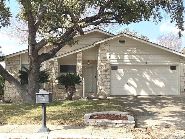 view of front of home featuring a garage and a front yard