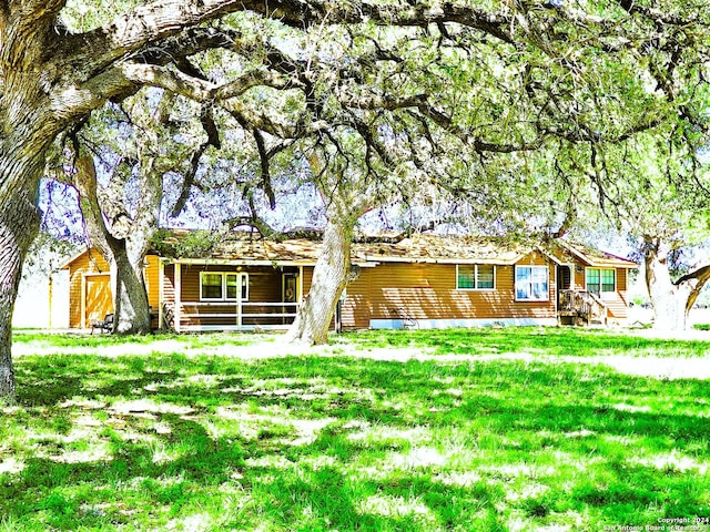 ranch-style house featuring a front lawn