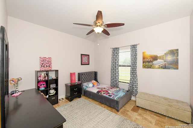 bedroom with ceiling fan