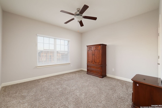 unfurnished room with light carpet and ceiling fan