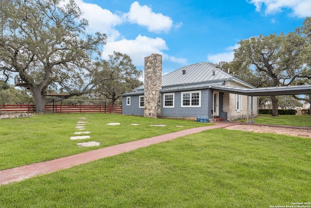 view of front of home featuring a front yard