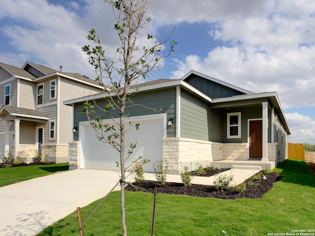 craftsman inspired home featuring a garage and a front yard