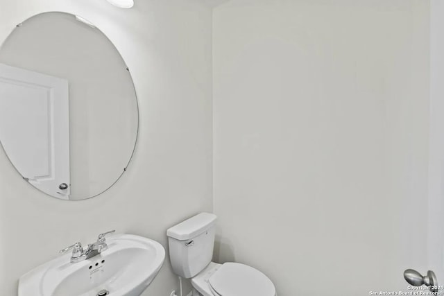 bathroom featuring sink and toilet