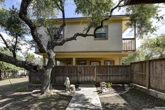 view of front of home featuring a balcony