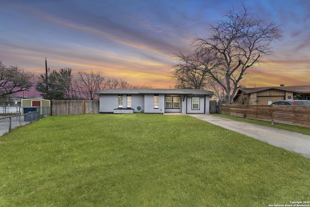 view of front of home featuring a lawn