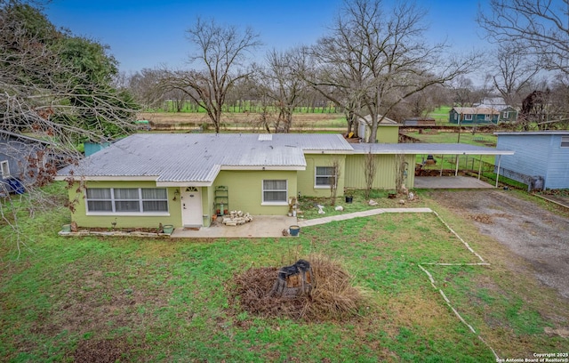 view of front of house featuring a front yard