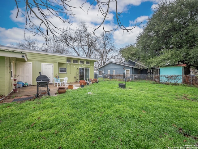 view of yard featuring a patio