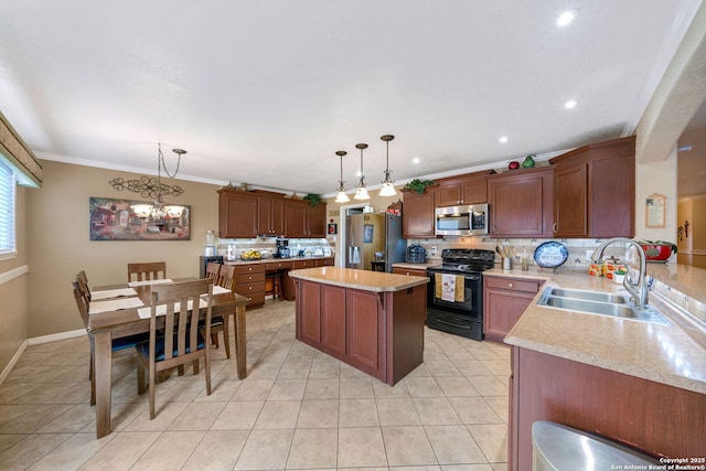 kitchen with sink, decorative light fixtures, stainless steel appliances, and a kitchen island