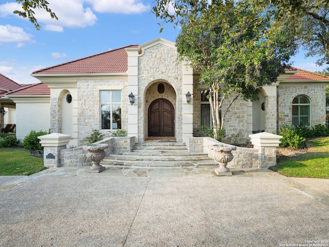 view of mediterranean / spanish-style home