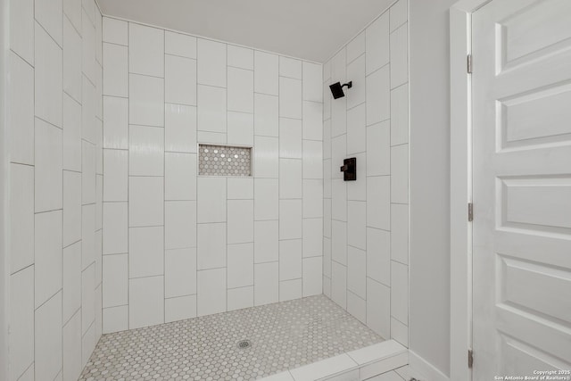 bathroom featuring tiled shower