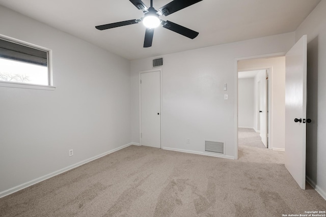 carpeted empty room featuring ceiling fan