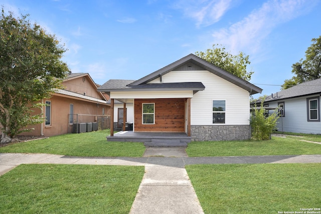 view of front facade with a front yard and covered porch