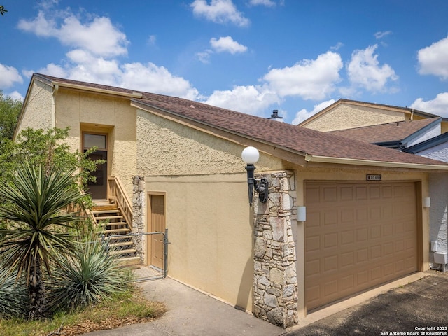 1048 Parkview Dr, Canyon Lake, TX 78133 - view of front of house with a garage