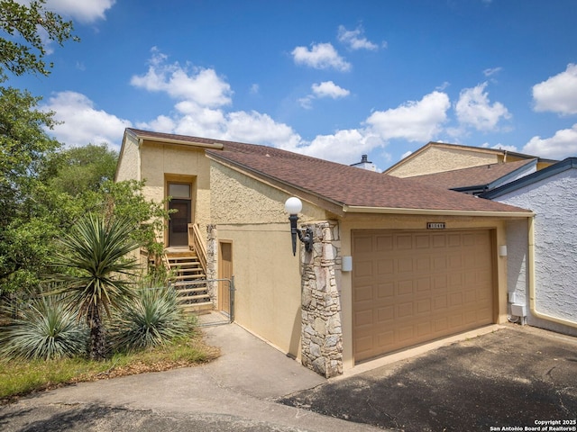 1048 Parkview Dr, Canyon Lake, TX 78133 - view of front of home with a garage