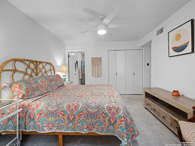 1048 Parkview Dr, Canyon Lake, TX 78133 - bedroom with ceiling fan, a closet, ensuite bath, and light carpet