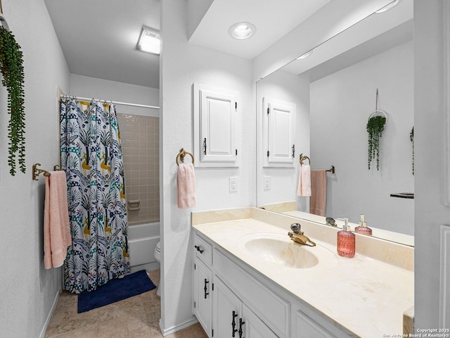 1048 Parkview Dr, Canyon Lake, TX 78133 - full bathroom featuring vanity, toilet, and shower / bath combo