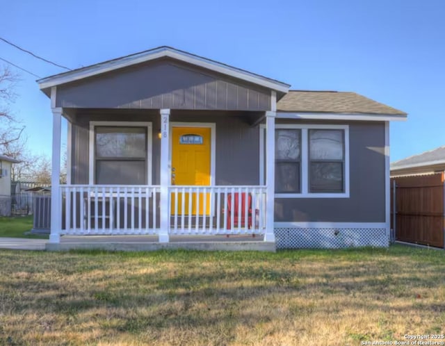 view of front of property with a porch and a front yard