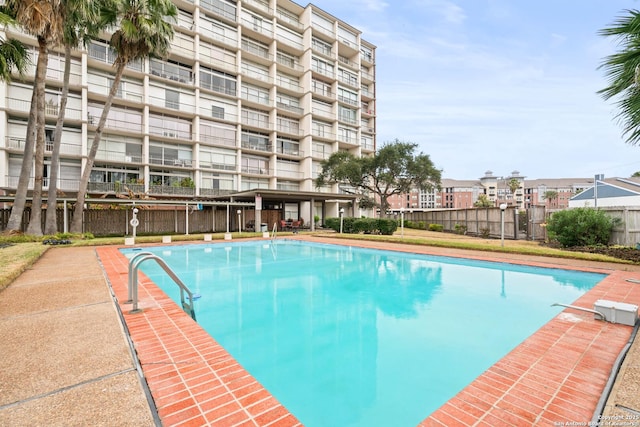 view of swimming pool