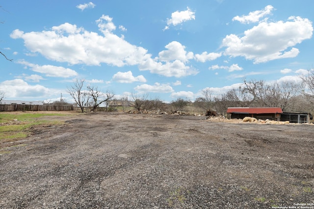 view of yard featuring a rural view