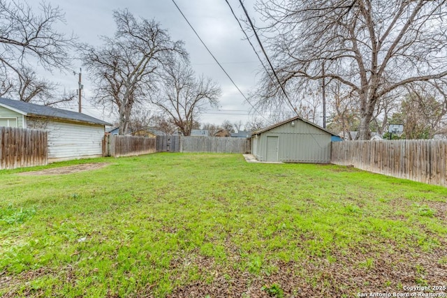 view of yard with a storage shed