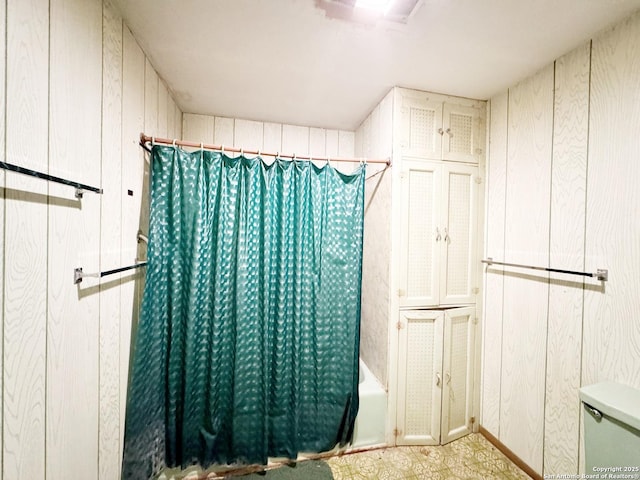 bathroom featuring shower / bathtub combination with curtain