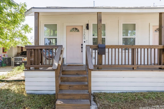 property entrance featuring a porch