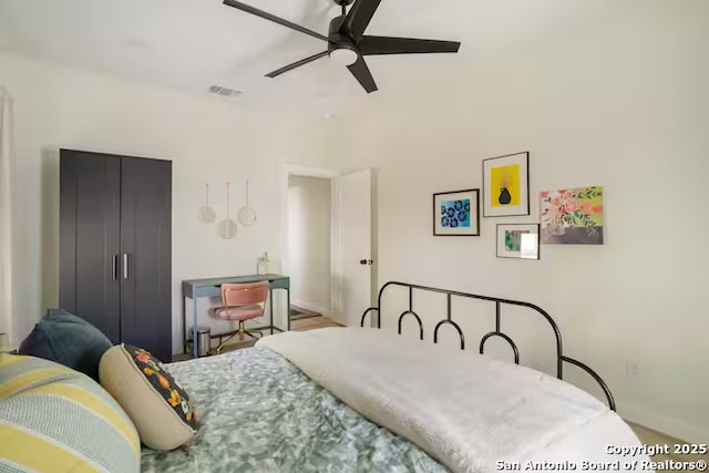 bedroom with ceiling fan