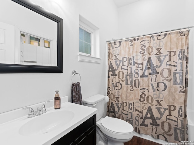 bathroom featuring a shower with curtain, vanity, and toilet