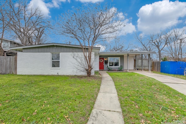 view of front of house with a carport and a front lawn