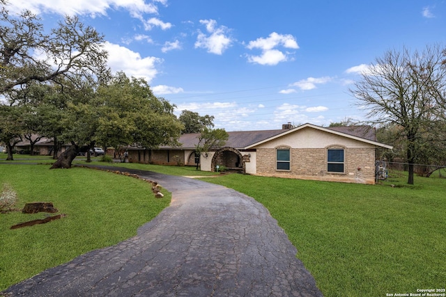 single story home with a front lawn