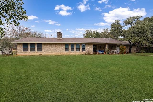 back of house featuring a lawn