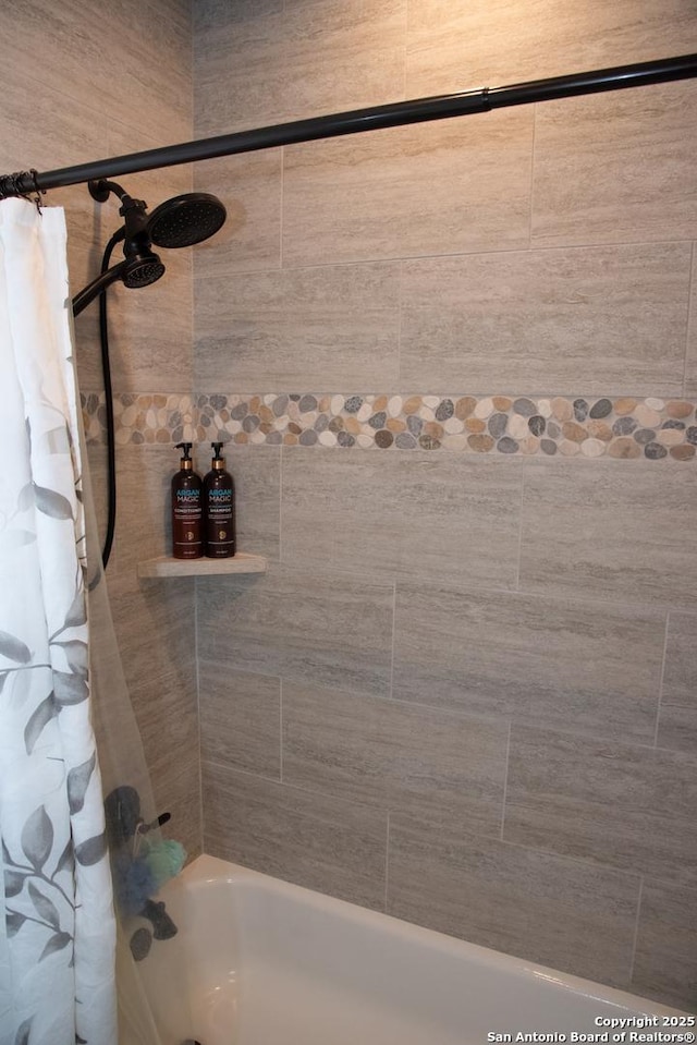 bathroom with shower / tub combo