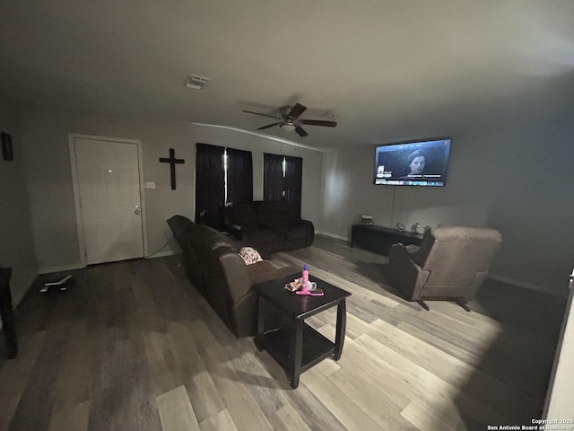 living room with light hardwood / wood-style floors and ceiling fan