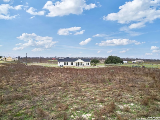 view of yard featuring a rural view