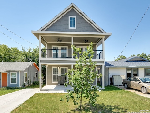 view of front of house featuring ceiling fan, a front lawn, a balcony, and a porch