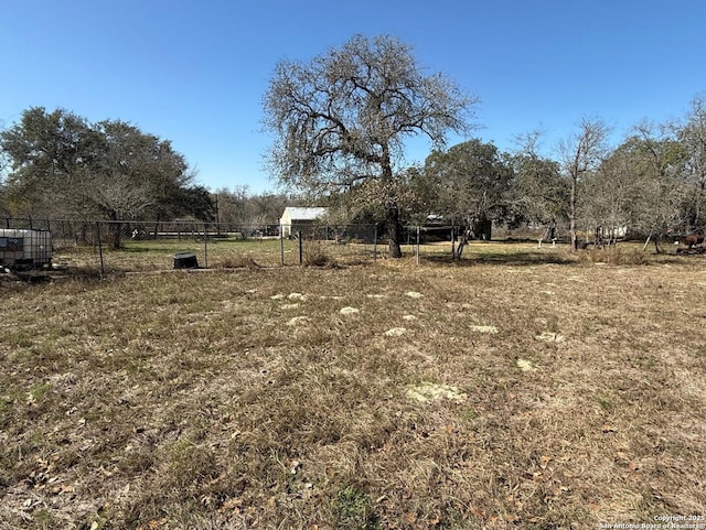 view of yard featuring a rural view