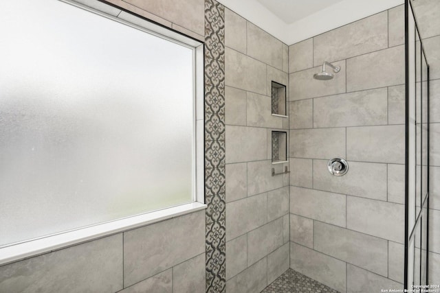 bathroom featuring tiled shower