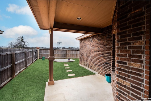 view of yard featuring a patio