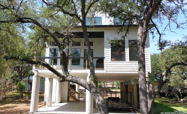 view of front of home with a carport