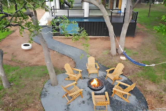 view of yard featuring an outdoor fire pit and a hot tub