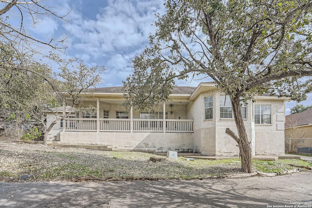 view of front of home with covered porch