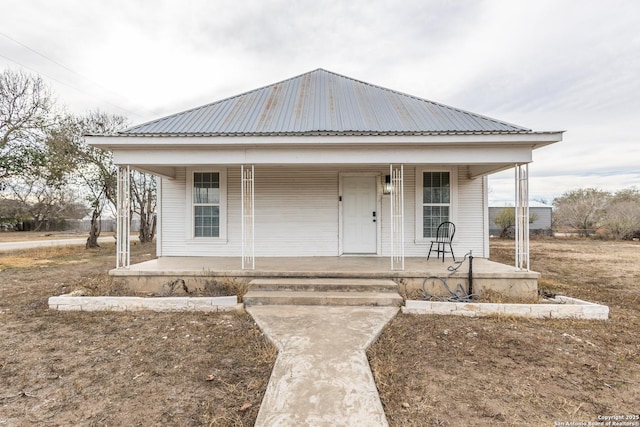 bungalow-style house with covered porch