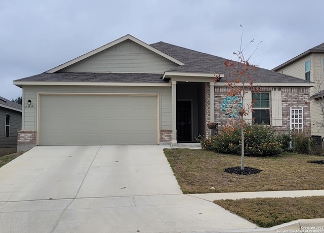 view of front of home featuring a garage and a front yard