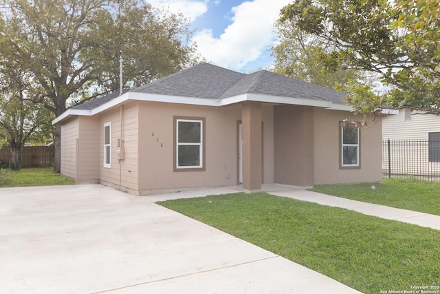 view of front of house with a front lawn