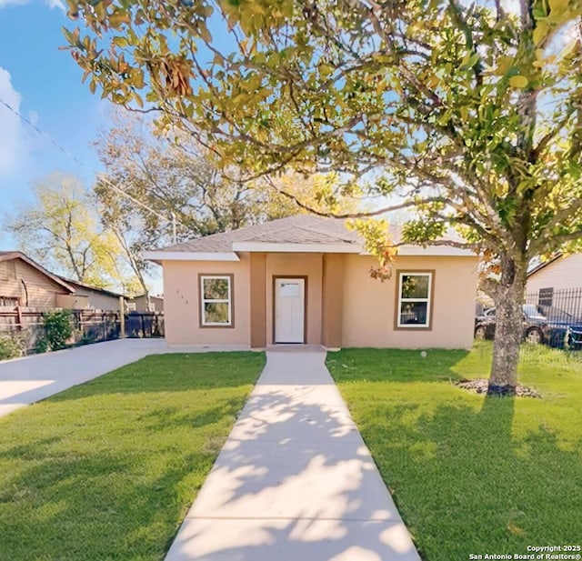 view of front of home with a front lawn