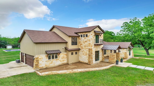 view of front of home with a garage and a front lawn