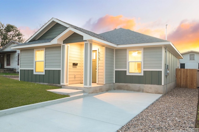 view of front of home featuring a yard