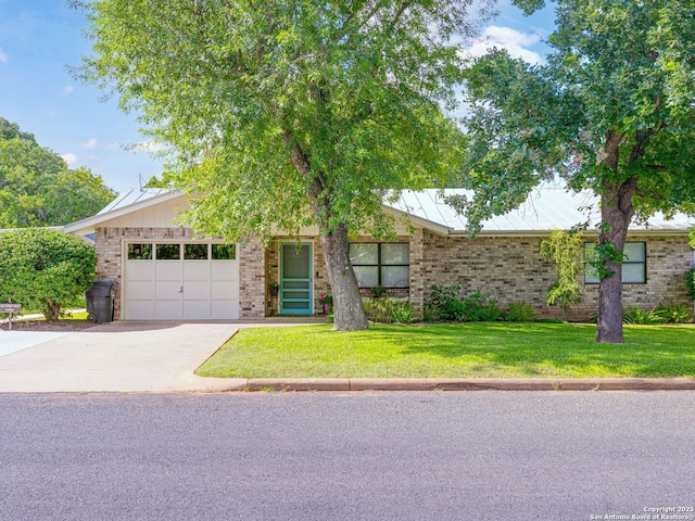 view of front facade featuring a garage and a front lawn