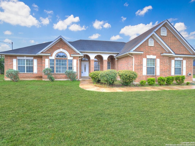 view of front facade with a front lawn