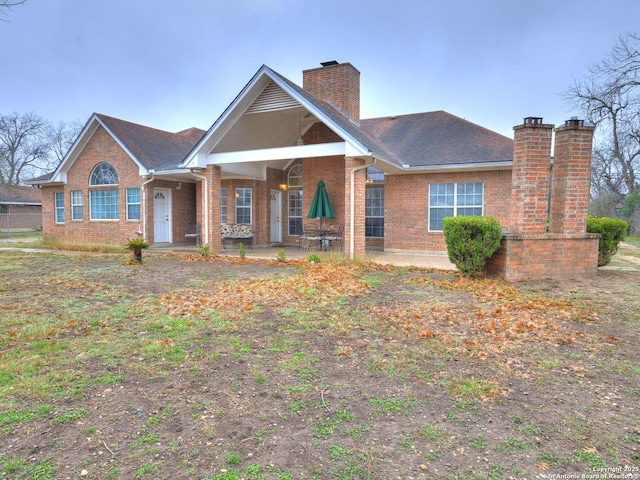 view of front of home featuring a patio area